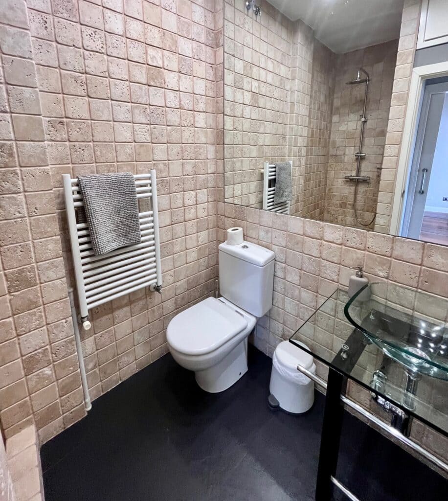 12-Cristobal-Bordiu-41-Cuarto-de-bano-segundo-916×1024