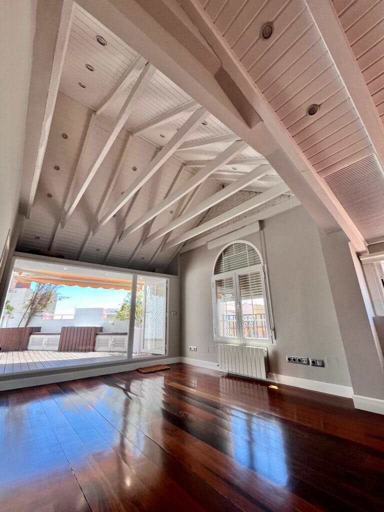 5-Cristobal-Bordiu-41-salon-techos-768×1024